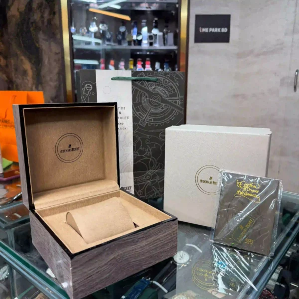 AUDEMARS PIGUET BRAND BOX & PACKAGING